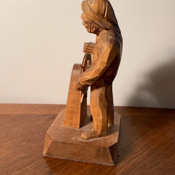 Quebec Caron carved wood carving, Man at ships wheel. 8" - Picture 5 of 7